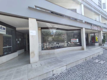 Loja para Venda em Freixianda, Ribeira do Fárrio e Formigais