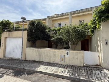 Moradia T4 para Venda em Borbela e Lamas de Olo