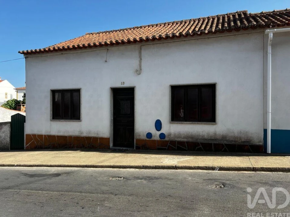 Moradia T2 para Venda em São Teotónio Foto 1