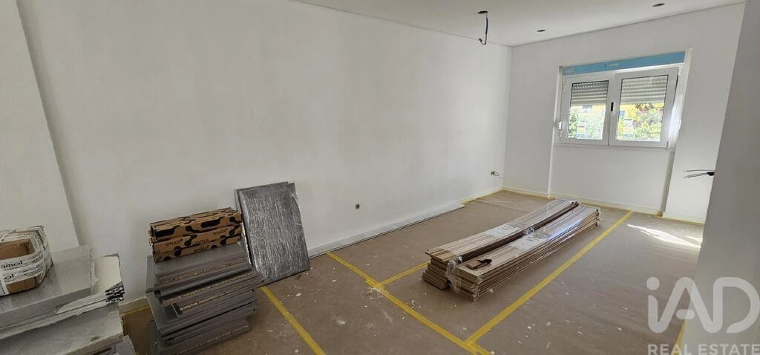 Moradia T2 para Venda em Laranjeiro e Feijó Foto 9