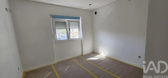Moradia T2 para Venda em Laranjeiro e Feijó