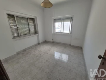Moradia T2 para Venda em Laranjeiro e Feijó