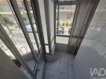 Moradia T2 para Venda em Laranjeiro e Feijó