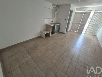Moradia T2 para Venda em Laranjeiro e Feijó
