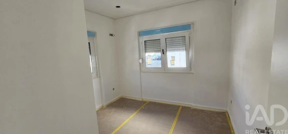 Moradia T2 para Venda em Laranjeiro e Feijó