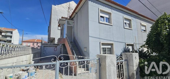 Moradia T2 para Venda em Laranjeiro e Feijó