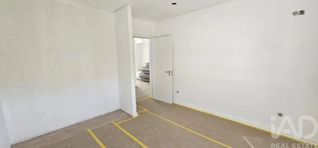 Moradia T2 para Venda em Laranjeiro e Feijó Foto 4