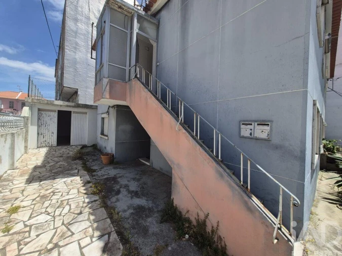 Moradia T2 para Venda em Laranjeiro e Feijó Foto 2