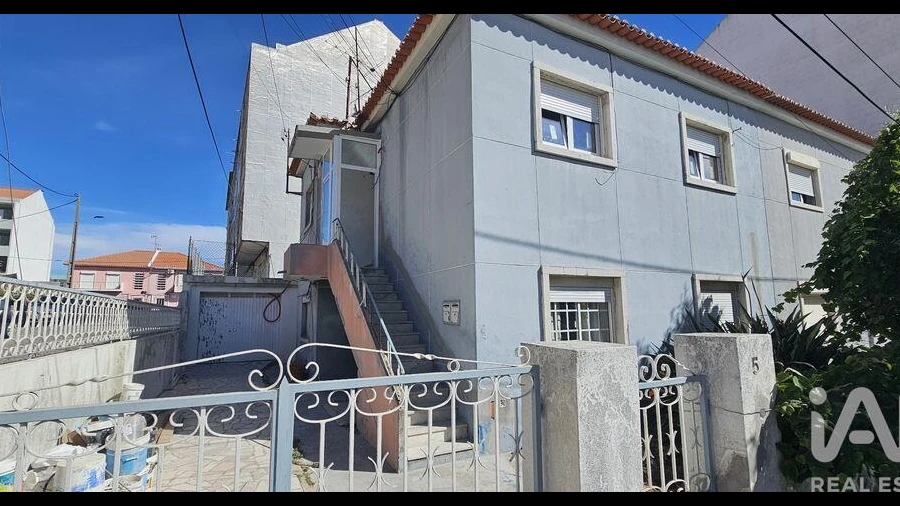 Moradia T2 para Venda em Laranjeiro e Feijó