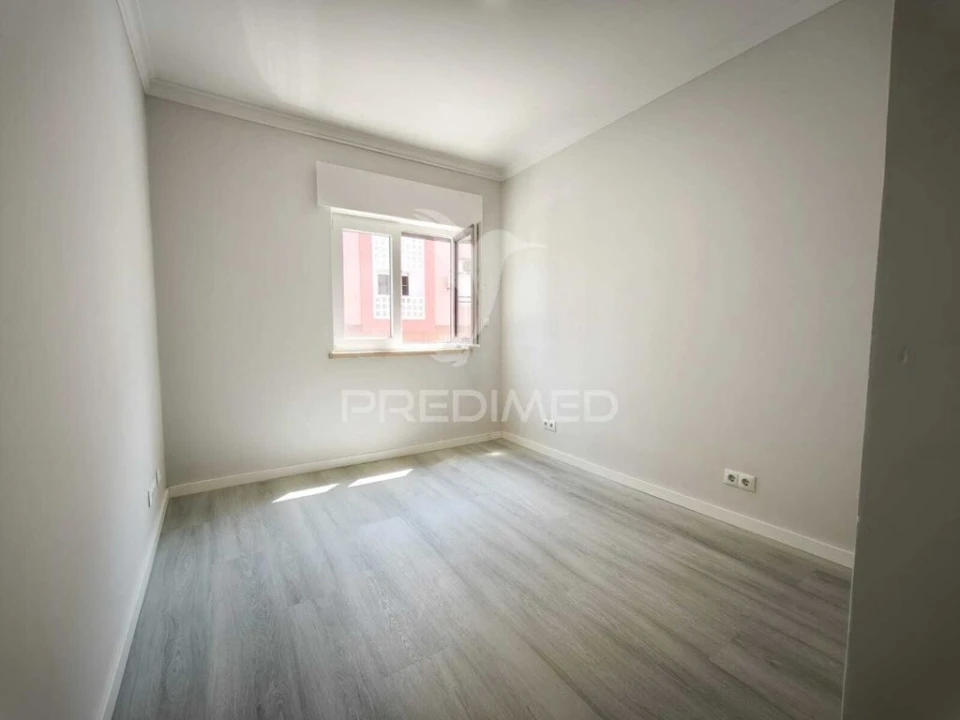 Apartamento T2 para Venda em Corroios Foto 11