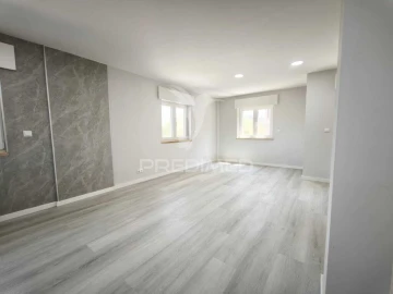Apartamento T2 para Venda em Corroios