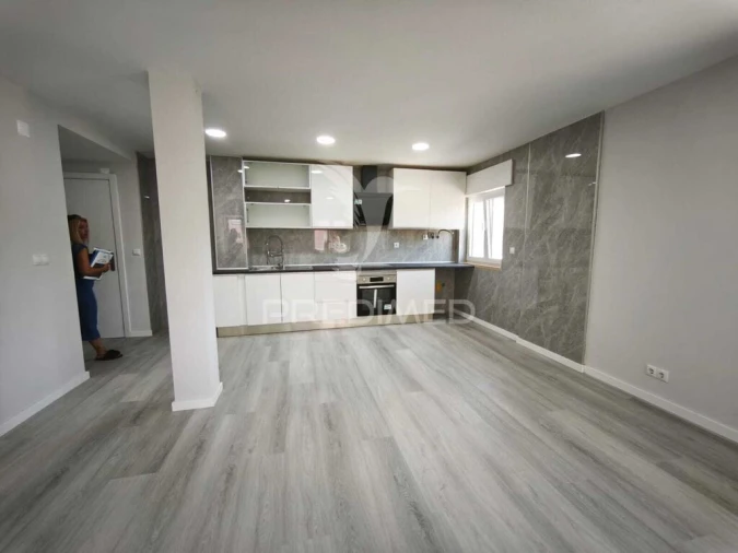 Apartamento T2 para Venda em Corroios Foto 2