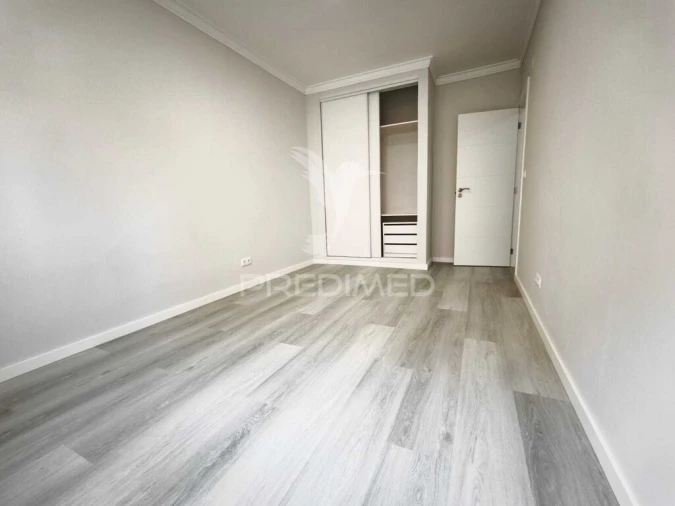Apartamento T2 para Venda em Corroios Foto 8