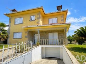 Moradia T4 para Venda em Torre e Portela
