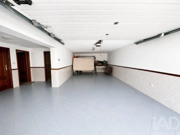 Moradia T4 para Venda em Torre e Portela