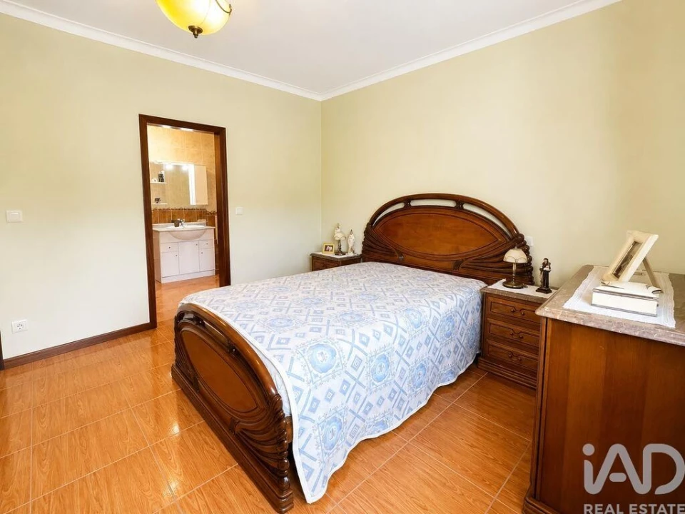 Moradia T4 para Venda em Torre e Portela Foto 16