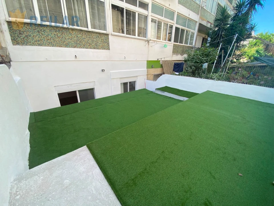 Apartamento T1 para Venda em Sacavém e Prior Velho Foto 1