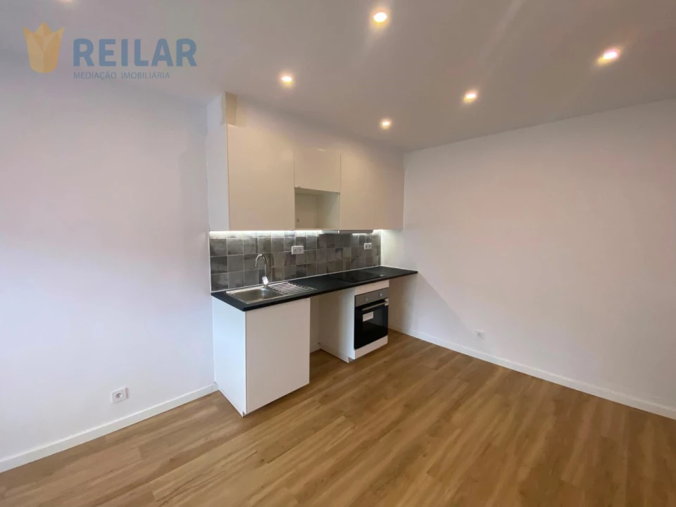 Apartamento T1 para Venda em Sacavém e Prior Velho Foto 5
