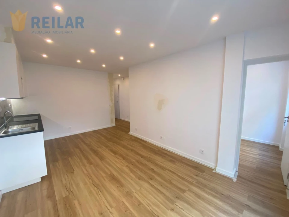 Apartamento T1 para Venda em Sacavém e Prior Velho Foto 6