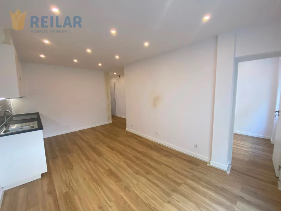 Apartamento T1 para Venda em Sacavém e Prior Velho Foto 9