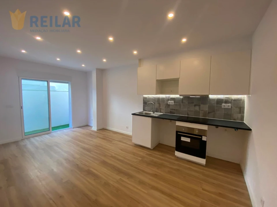 Apartamento T1 para Venda em Sacavém e Prior Velho Foto 10