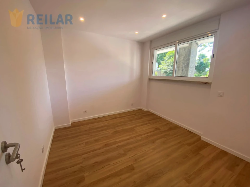 Apartamento T1 para Venda em Sacavém e Prior Velho Foto 11