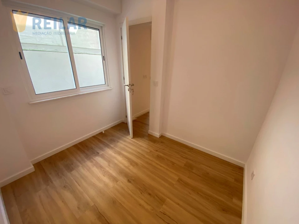 Apartamento T1 para Venda em Sacavém e Prior Velho Foto 12