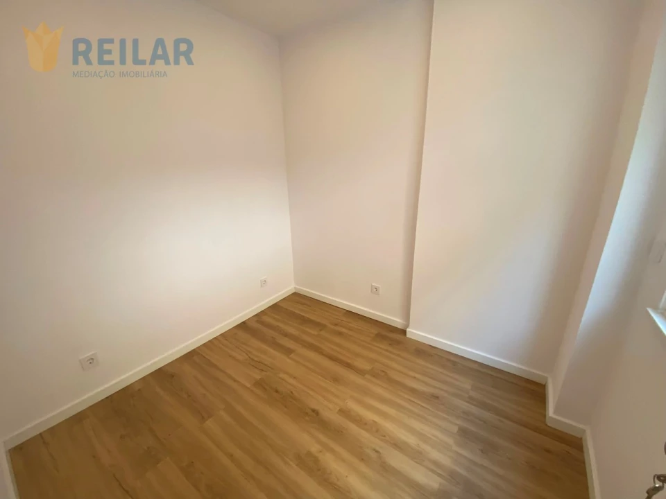 Apartamento T1 para Venda em Sacavém e Prior Velho Foto 13