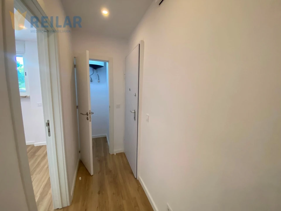 Apartamento T1 para Venda em Sacavém e Prior Velho Foto 15