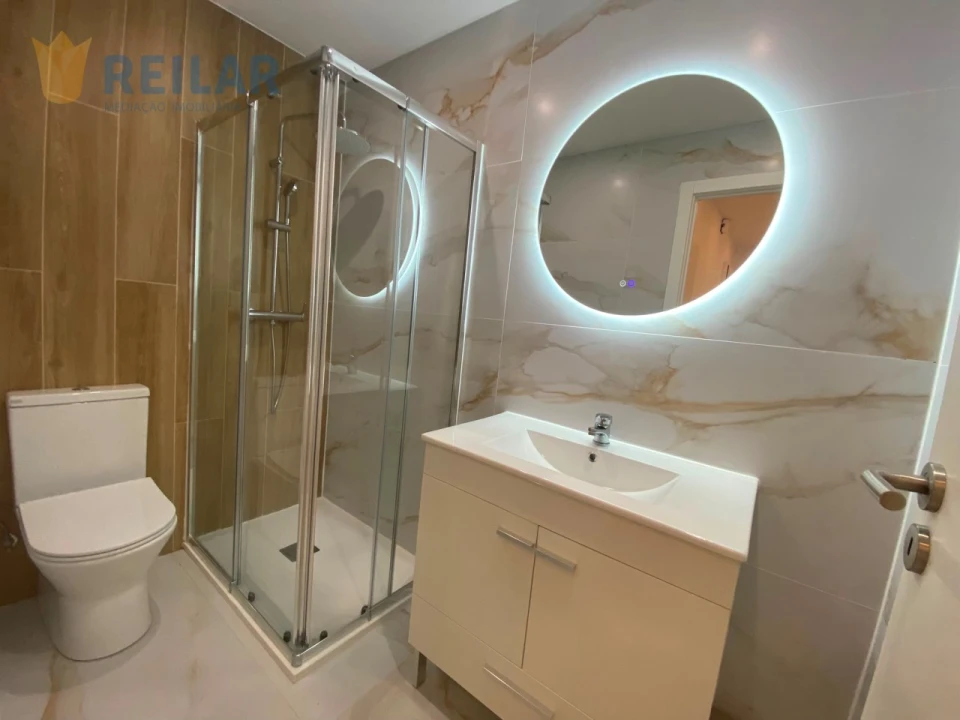 Apartamento T1 para Venda em Sacavém e Prior Velho Foto 16