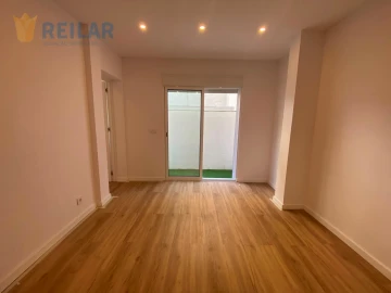 Apartamento T1 para Venda em Sacavém e Prior Velho