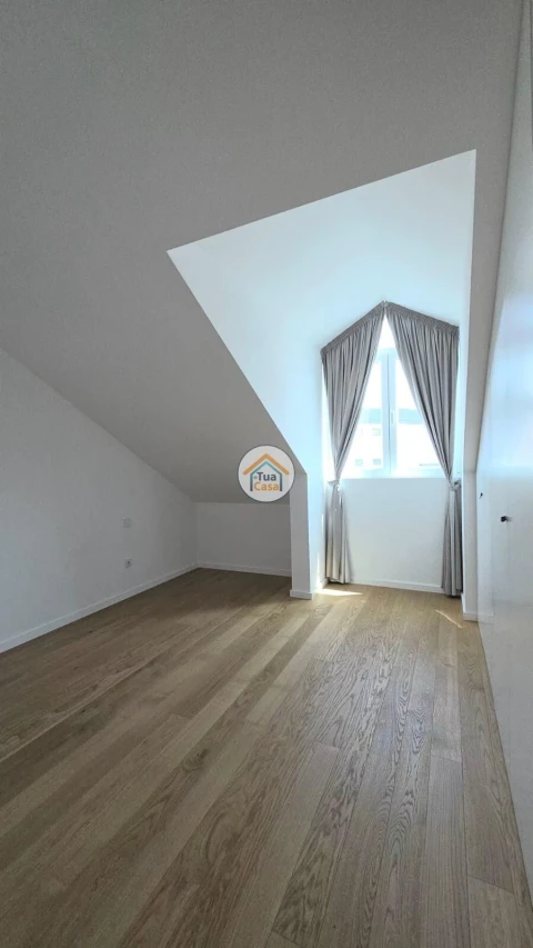 Apartamento T4 para Venda em Salreu
