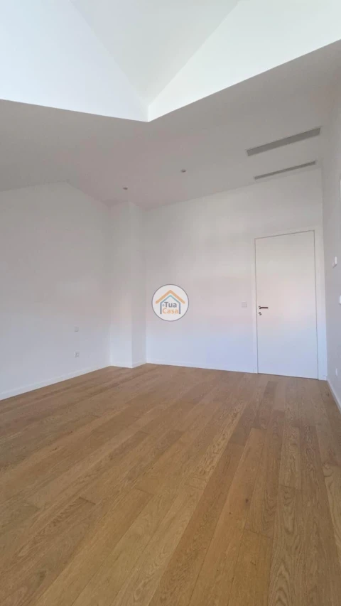 Apartamento T4 para Venda em Salreu