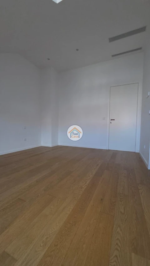 Apartamento T4 para Venda em Salreu