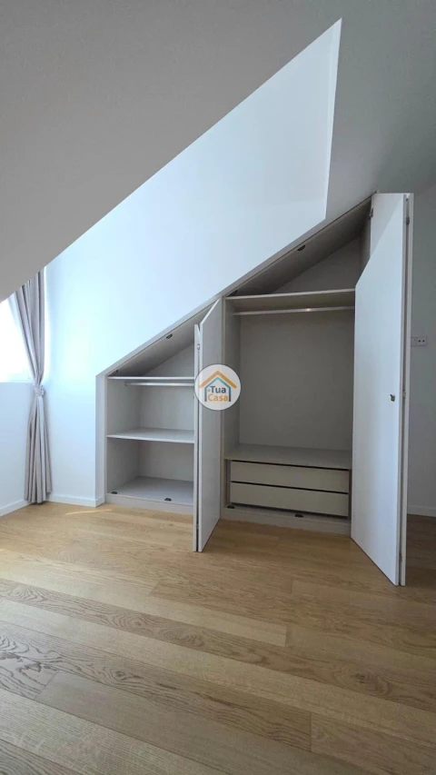 Apartamento T4 para Venda em Salreu