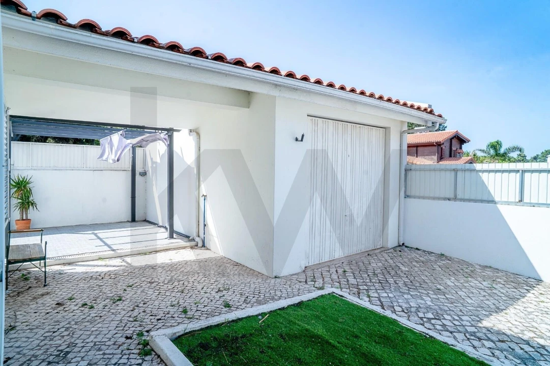 Moradia T3 para Arrendamento em Charneca de Caparica e Sobreda Foto 31
