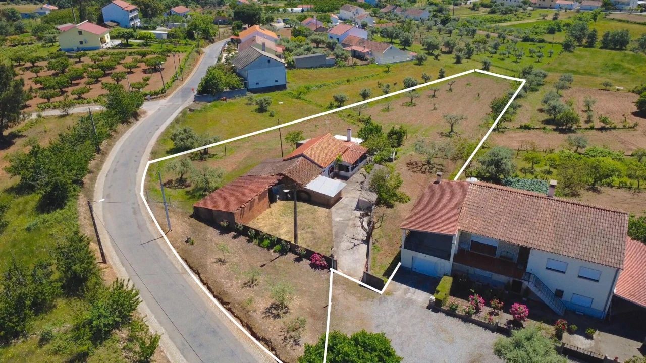 Moradia T3 para Venda em Enxames Foto 1
