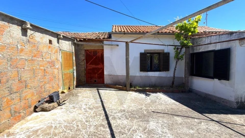 Moradia T3 para Venda em Enxames