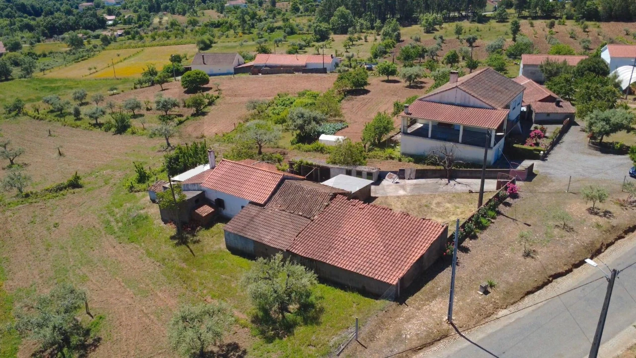 Moradia T3 para Venda em Enxames Foto 43