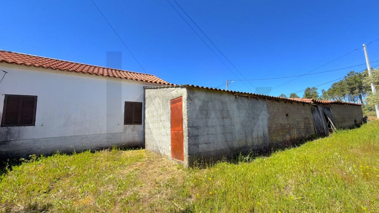 Moradia T3 para Venda em Enxames Foto 25