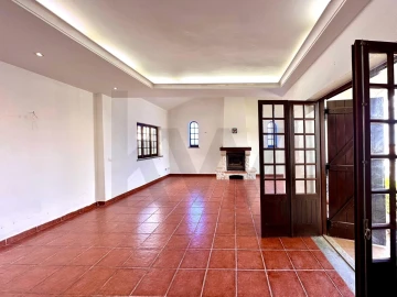 Moradia T4 para Venda em Santa Maria, São Pedro e Matacães