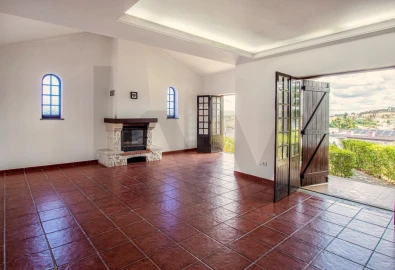 Moradia T4 para Venda em Santa Maria, São Pedro e Matacães