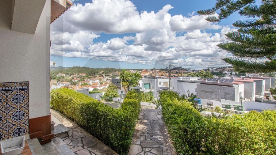 Moradia T4 para Venda em Santa Maria, São Pedro e Matacães