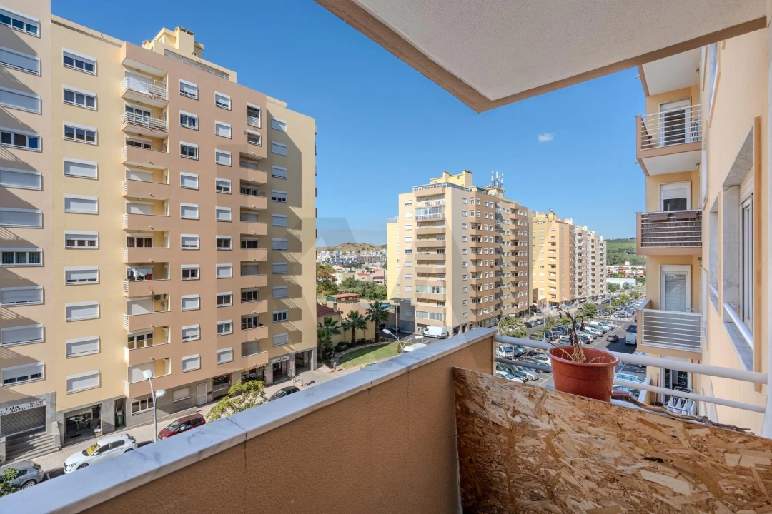 Apartamento T3 para Venda em Carnaxide e Queijas Foto 35