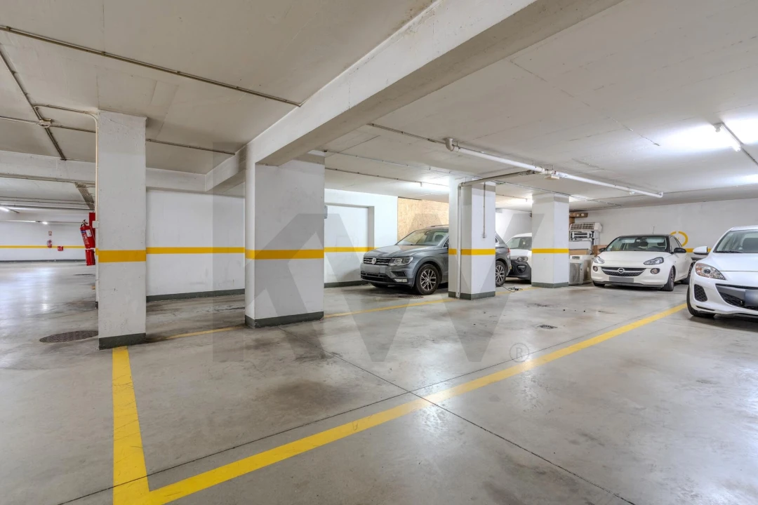 Apartamento T3 para Venda em Carnaxide e Queijas Foto 39