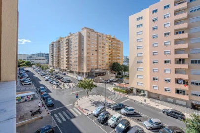 Apartamento T3 para Venda em Carnaxide e Queijas