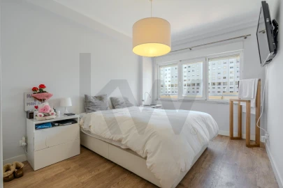 Apartamento T3 para Venda em Carnaxide e Queijas