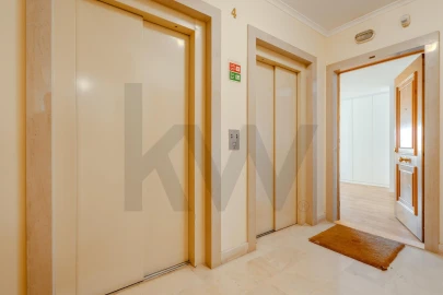 Apartamento T3 para Venda em Carnaxide e Queijas