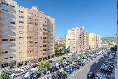 Apartamento T3 para Venda em Carnaxide e Queijas