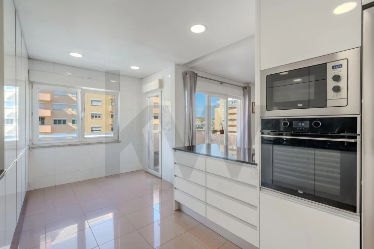 Apartamento T3 para Venda em Carnaxide e Queijas Foto 14